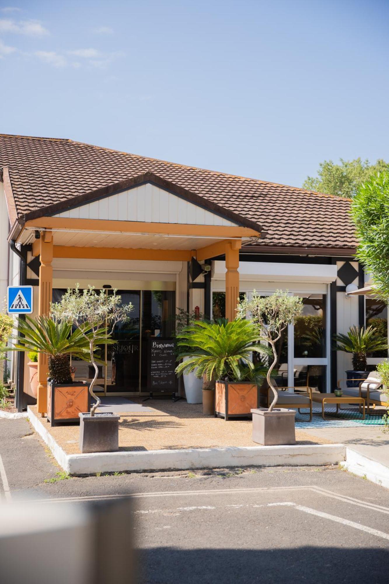 Kyriad Nîmes Ouest A9 Exterior foto